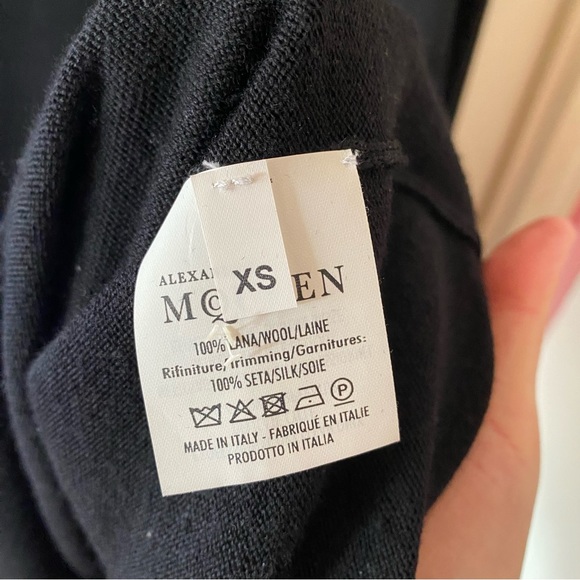 Alexander McQueen Black Long Sleeve Wool Mini Dress with White Silk Ruffle Trim - Picture 6 of 7